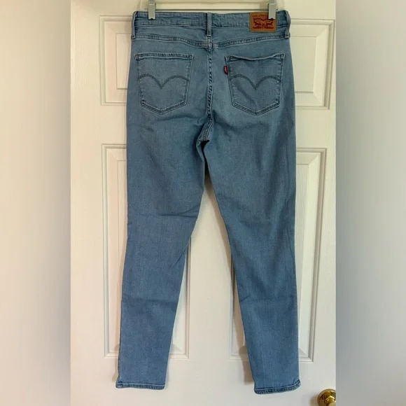Size 30 Levi’s 721 high rise skinny jeans in EUC. Lovely light wash👖 👠 - Picture 3 of 5